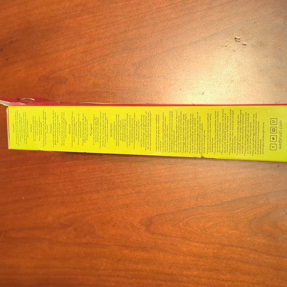 Limited Edition Wet Brush Disney Villains- Maleficent - Picture 5 of 8